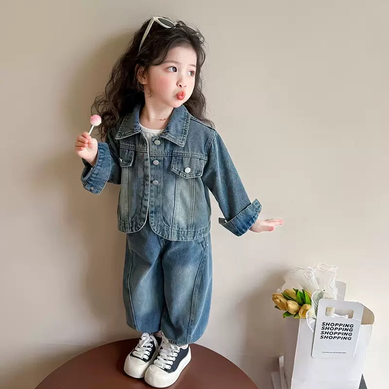 Girls Trendy Light-Wash Faded Denim Jacket and Jeans Set